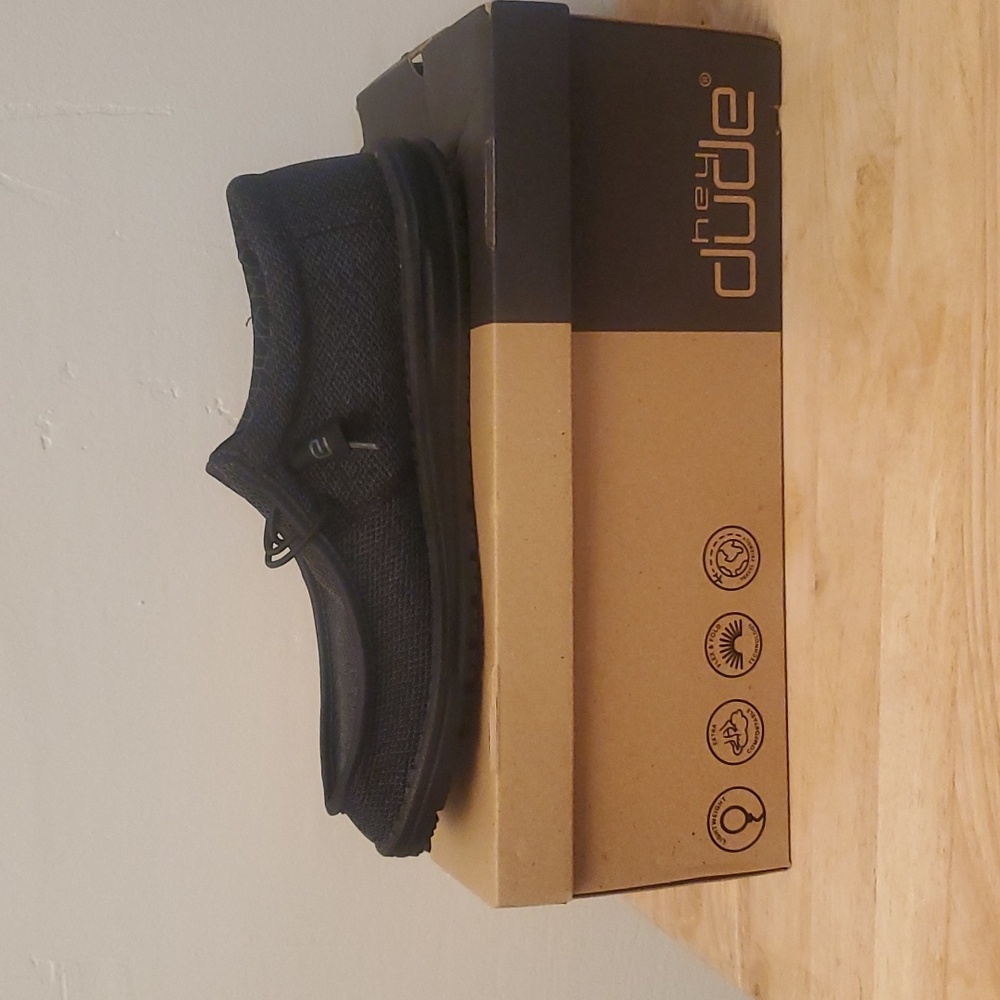 Men's sz 10 Hey Dudes Black